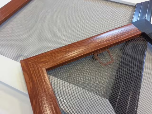 Pevné sítě proti hmyzu